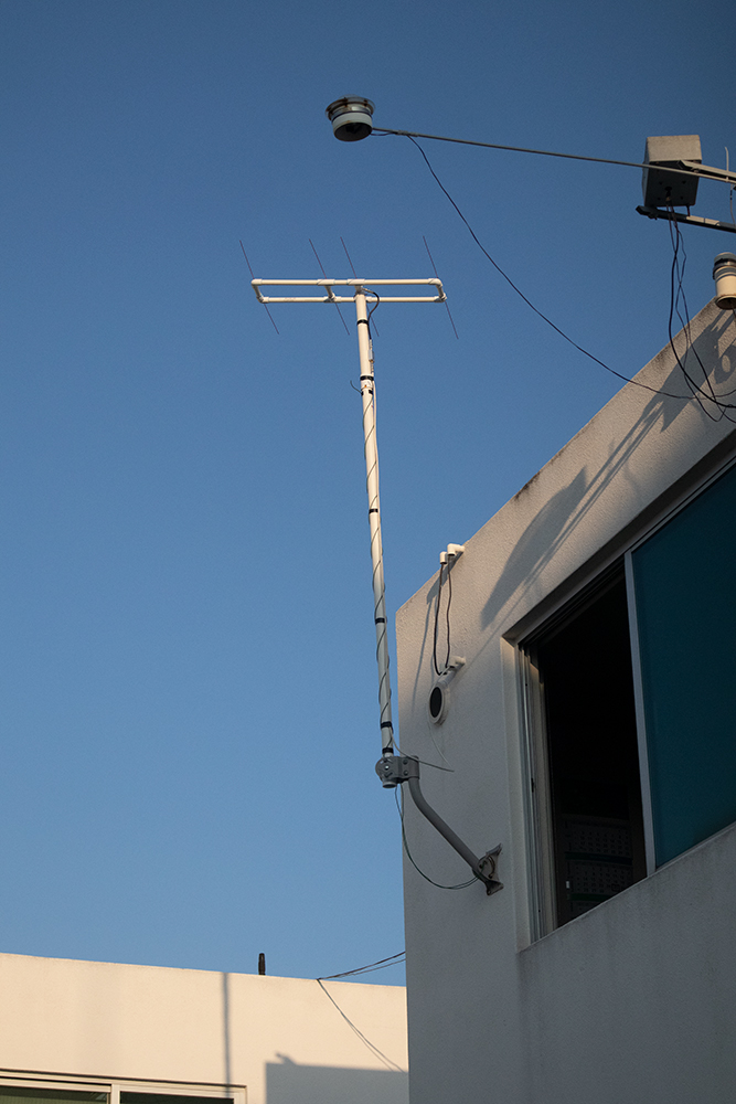 4-Yagi_174MHz_Antenna_Outside.jpg