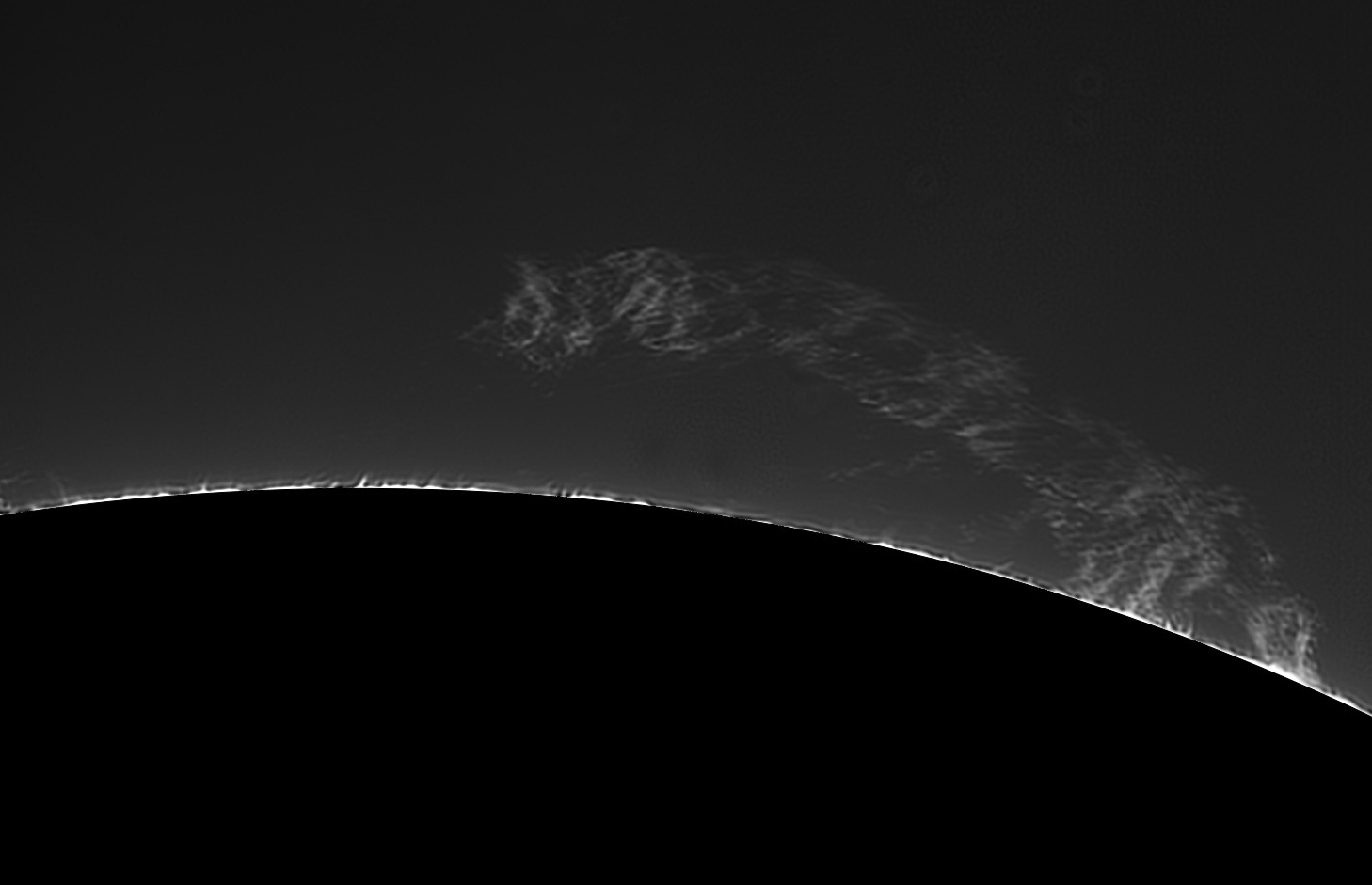 091435 very large prominence mono II.jpg