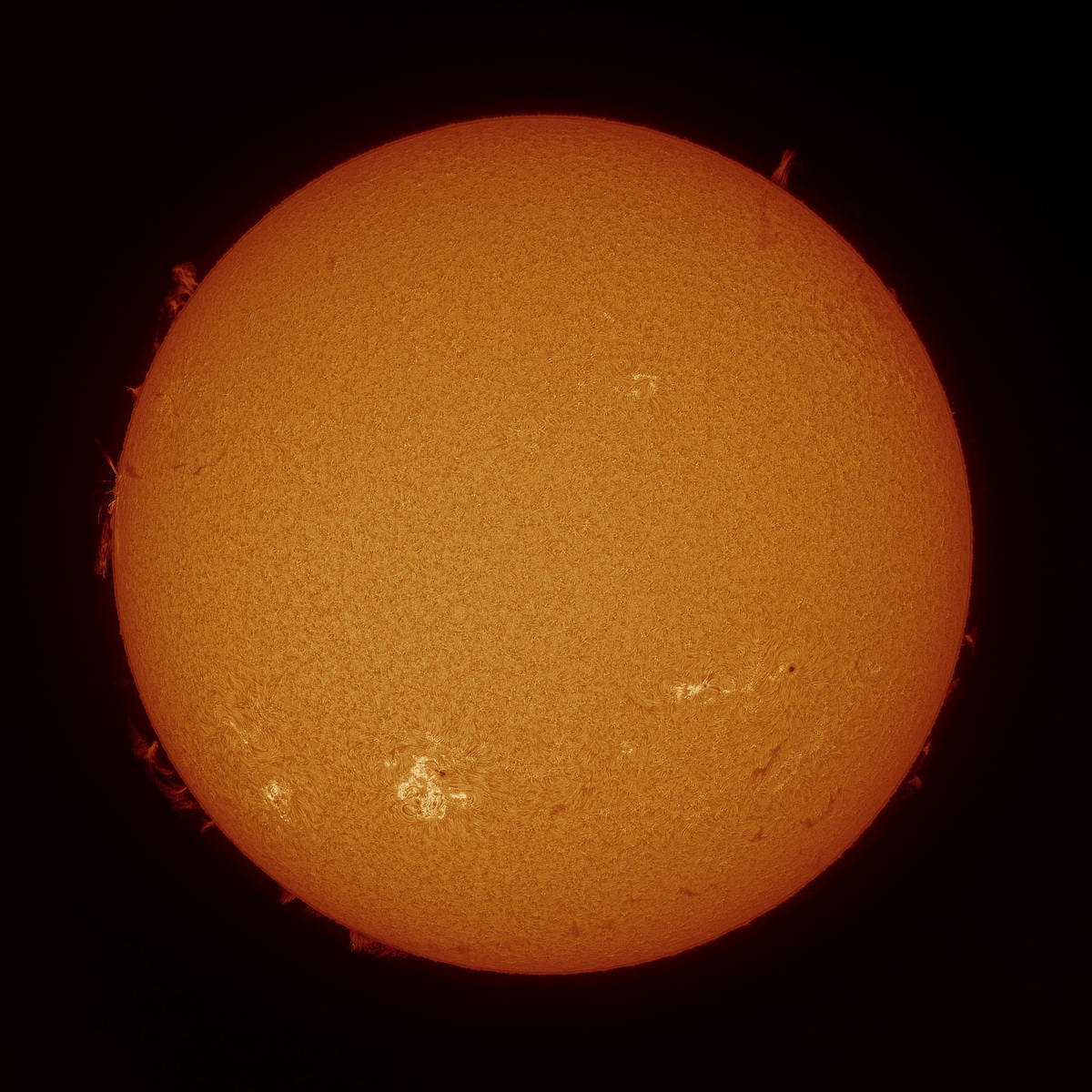 Sun60FD_103053_Ha_20211026_ZWO ASI178MM(53096324)_lapl4_ap3679_out_Contrast_Colorized_resize.jpg